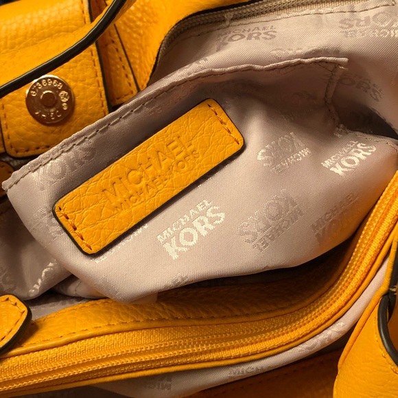 (SOLD) Micheal Kors Large Hobo - Picture 5 of 6